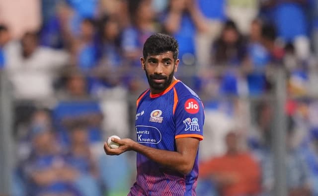 Jasprit Bumrah Form Concern in IPL 2026: No Wickets, Body Language Questioned in MI’s Poor Run